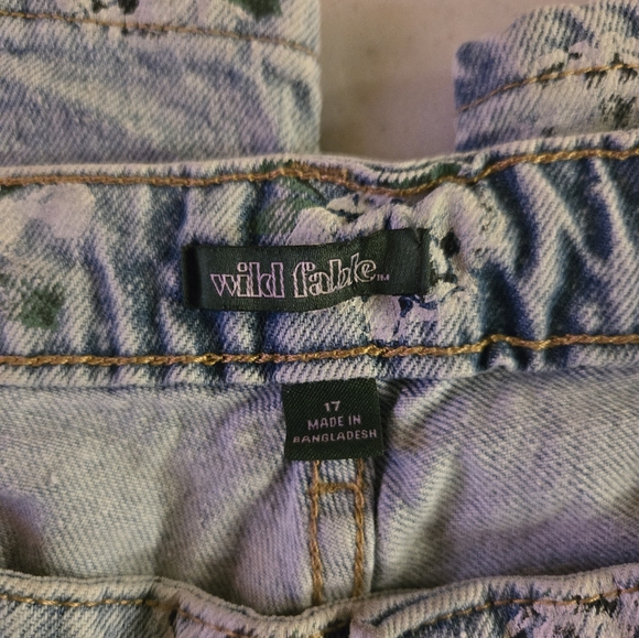 Size 17 NWT Women's 90's Relaxed Straight Jeans - Wild Fable - Light Blue Floral - Picture 10 of 11
